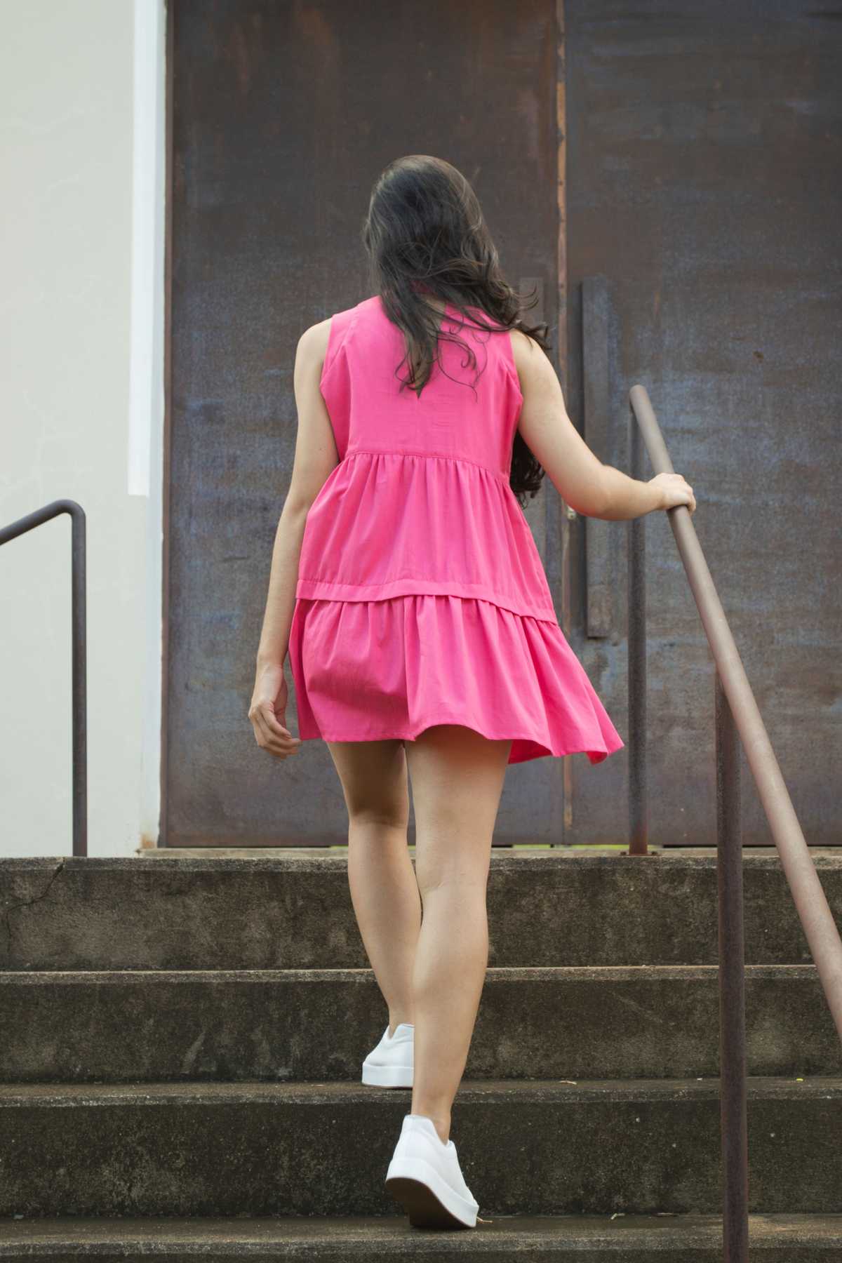 vestido dafne com babados amplo cavado curto cor pink